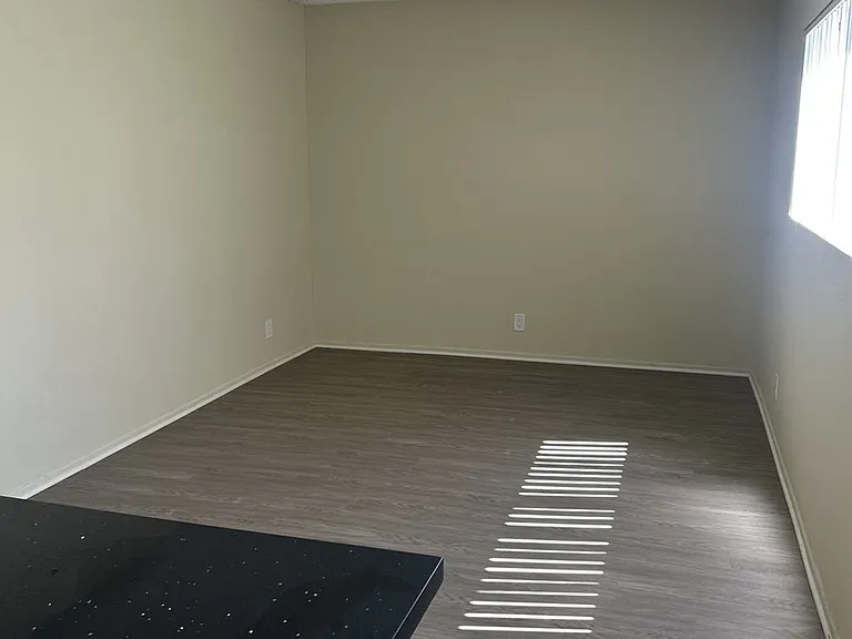 6214 Victoria Ave — Photo 15