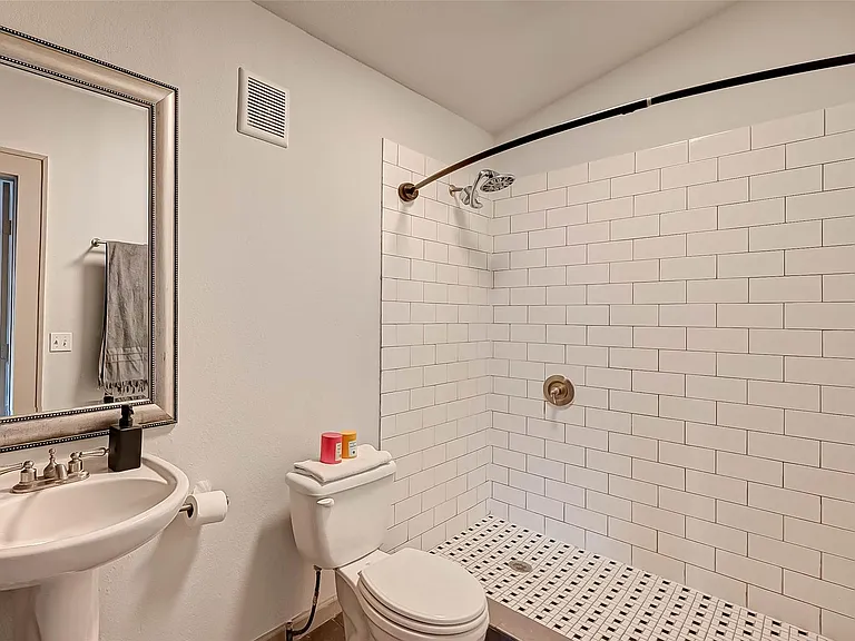 1612 W Alabama St #B — Photo 11