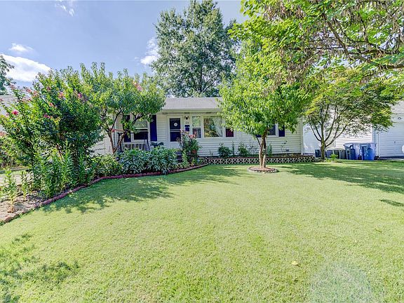 2nd image of 120 Saint Nicholas Ln