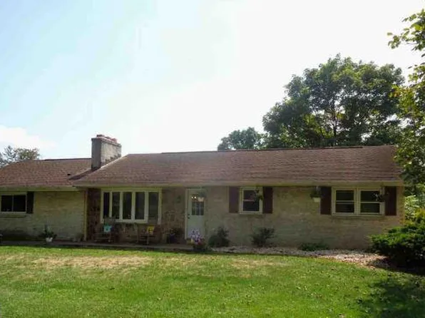 2 Old Canal Dr, Annville, PA 17003