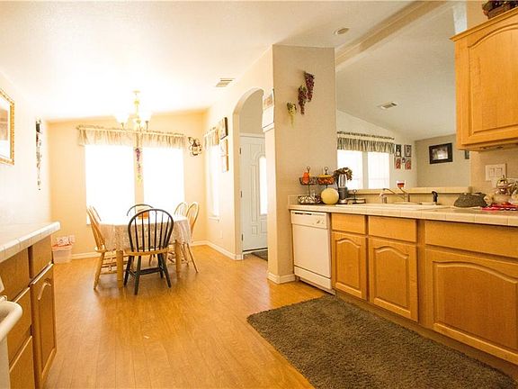 5th image of 1021 E Country Club Dr
