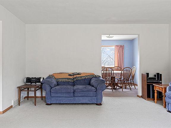 5th image of 3229 Diana Ln