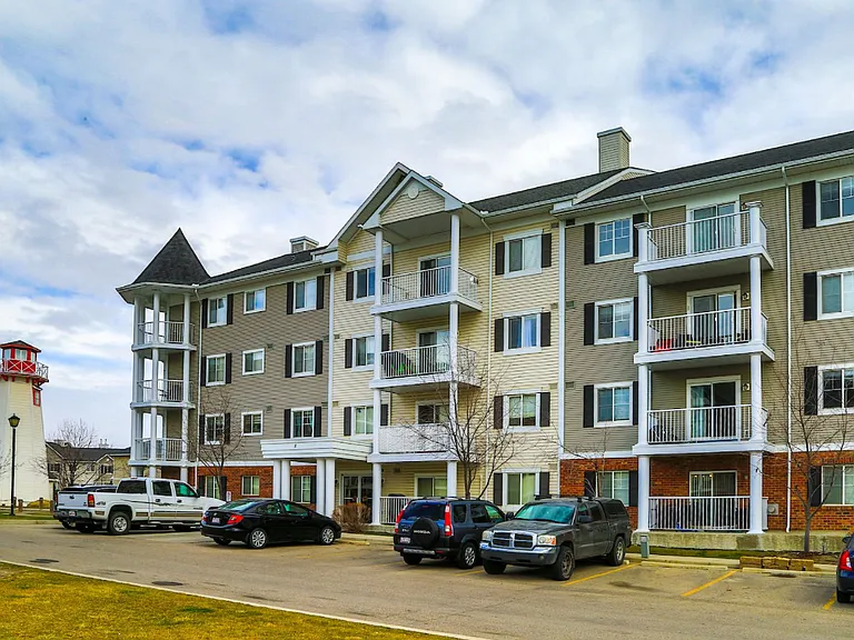 31 Country Village Mnr NE — Photo 8