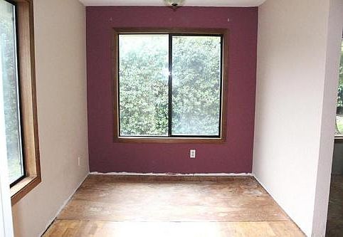 4th image of 988 Kern St