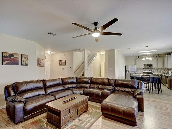 4th image of 304 Bubbling Brook Dr