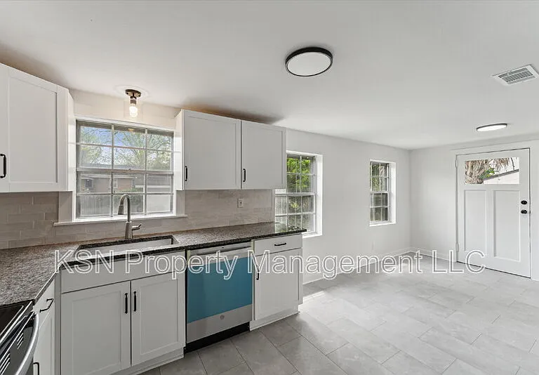 1921 Fitzgerald St — Photo 11