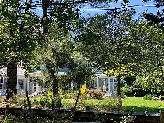 4th image of 129 Tanners Point Dr