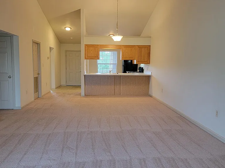 2097 Shady Oak Dr — Photo 2
