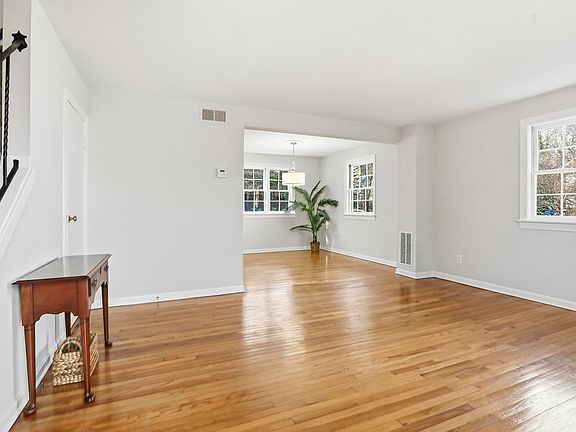 3rd image of 933 Saint Marys St