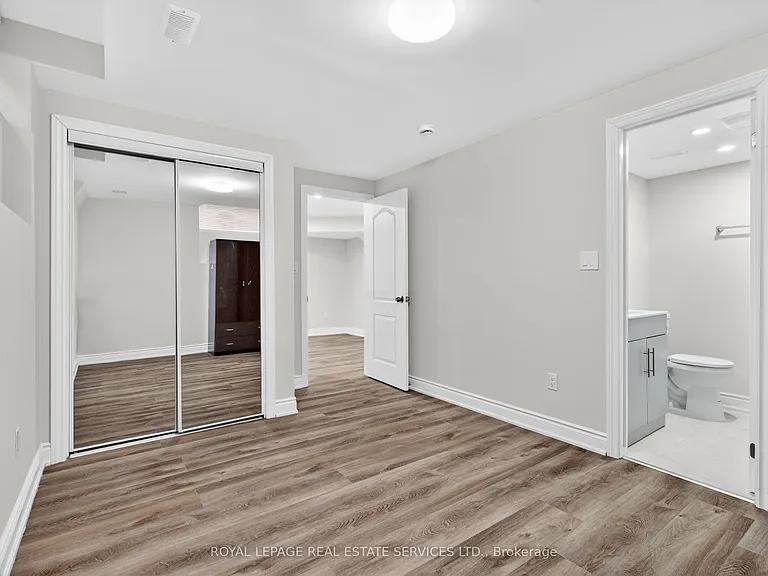 48 Eringate Ct #LOWER — Photo 13