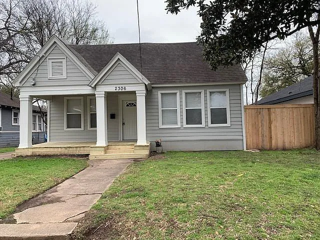 2306 Poplar St — Photo 1