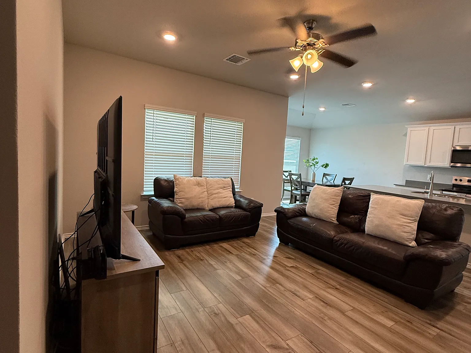 3 bed, 1523 sqft, $1,900 — Photo 4