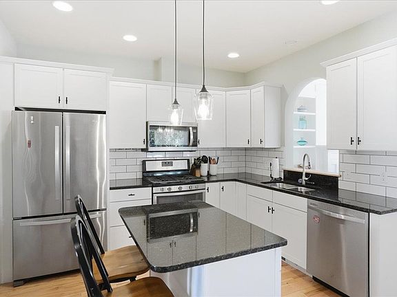 3rd image of 87 South Jefferson Road