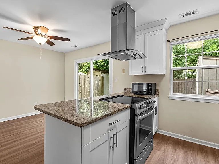 3228 Scarborough Way — Photo 7