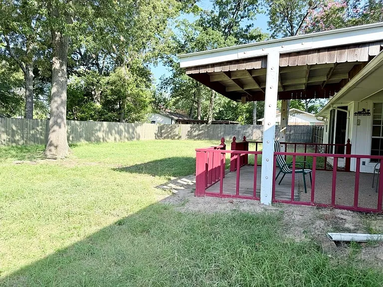 705 E South St — Photo 17