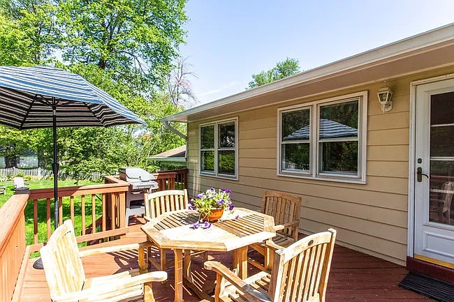 5 bed, 2200 sqft, $4,150 — Photo 3