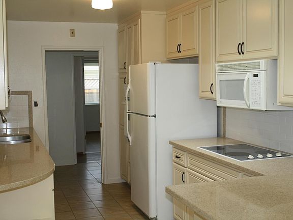 5th image of 1472 Floyd Ave