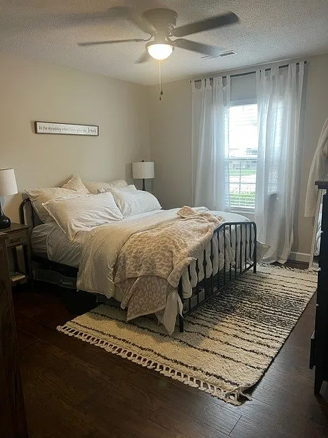 2 bed, 900 sqft, $1,300 — Photo 4