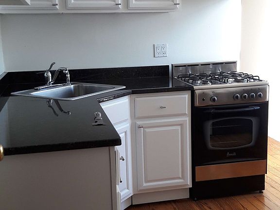 5th image of 21 1st Ave APT 33