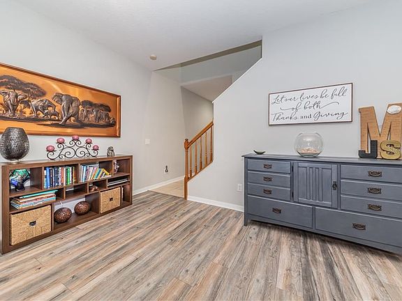 4th image of 1524 Hillview Ln