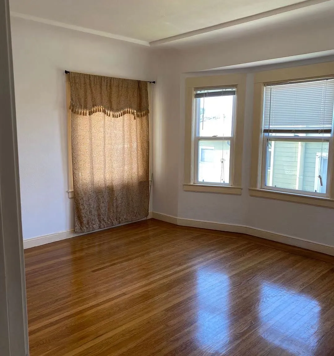 3 bed, 2106 sqft, $820 — Photo 2