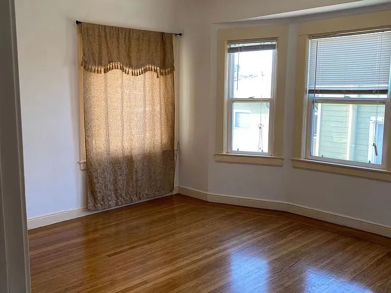 135 S Hill Blvd — Photo 2