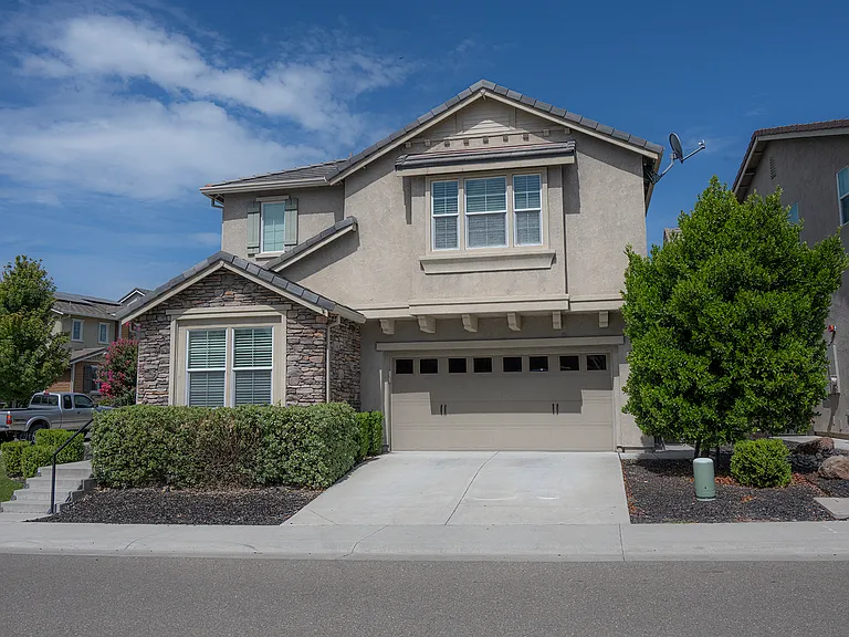 1501 Peony Ln — Photo 1