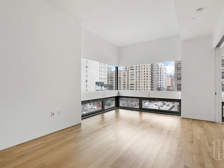 123 3rd Ave #5A — Photo 11