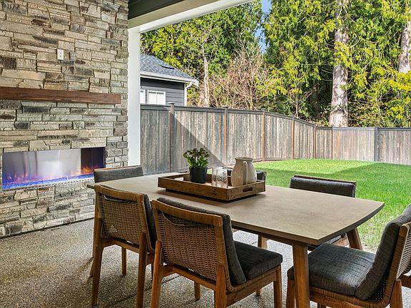 Fully fenced rear yard