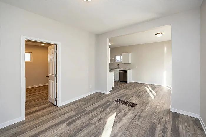 1332 E Sheridan Ave — Photo 6