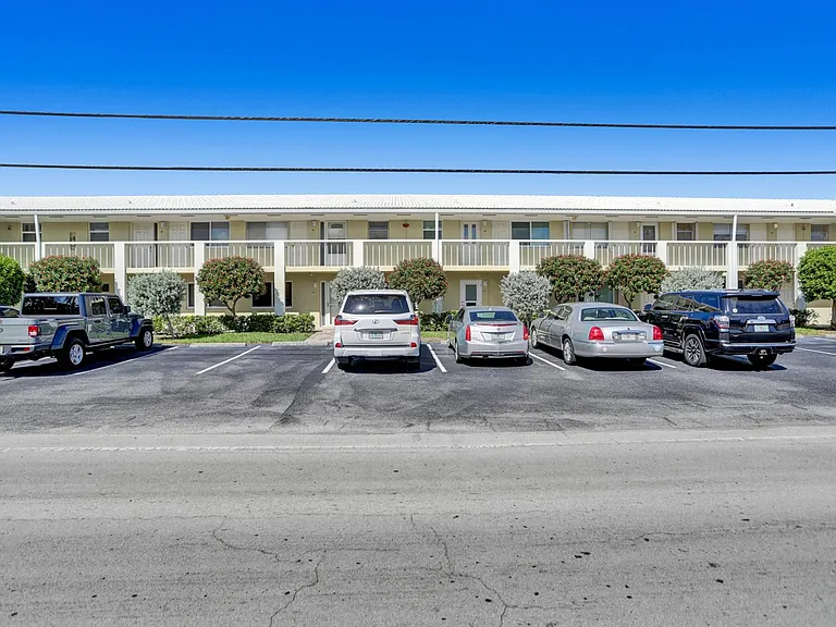 2311 NE 36th St #2F — Photo 23