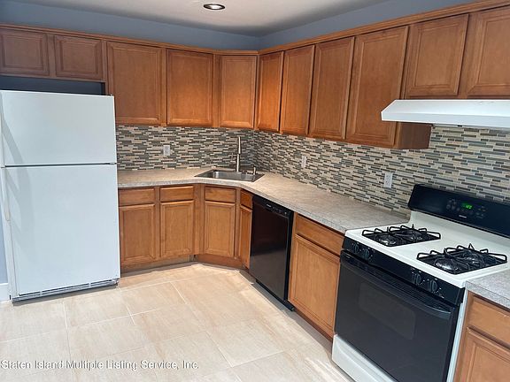 4th image of 274 Maple Pkwy