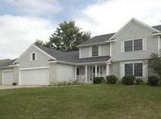 45 Rockview Dr NE, Rockford, MI 49341