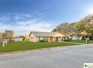 127 Hays St, Luling, TX 78648