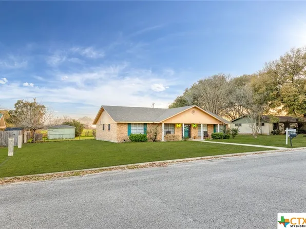 127 Hays St, Luling, TX 78648