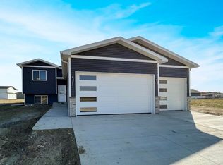 323 7th Ave SW, Surrey, ND 58785