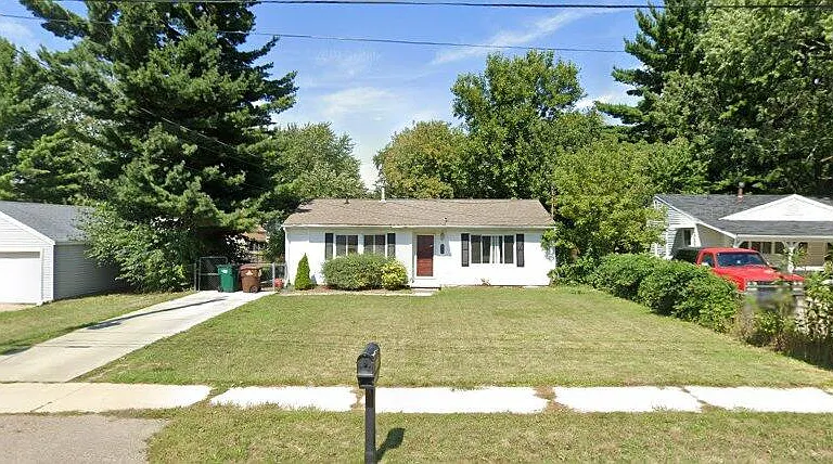 834 W Willoughby Rd — Photo 1