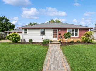 100 Daniel Ct, Combined Locks, WI 54113