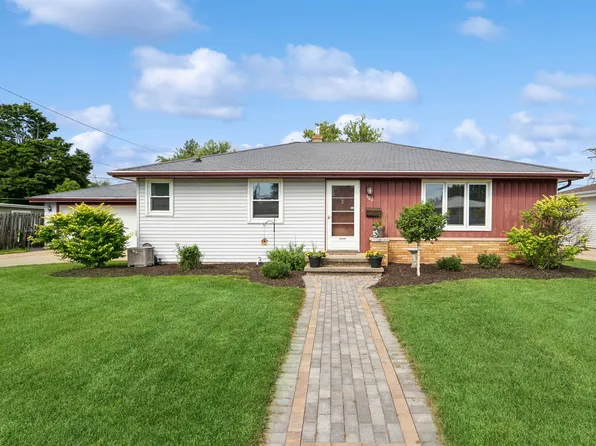 100 Daniel Ct, Combined Locks, WI 54113