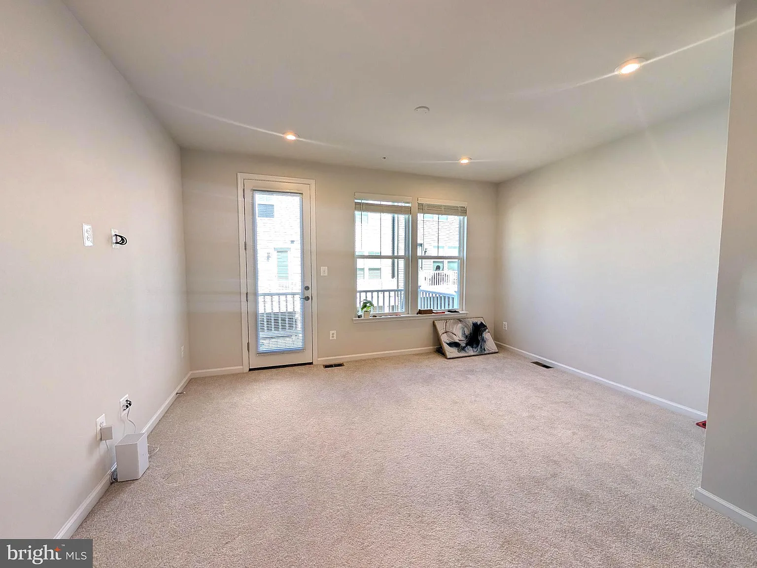 4 bed, 4.5 bath, 2011 sqft, $3,400 — Photo 4