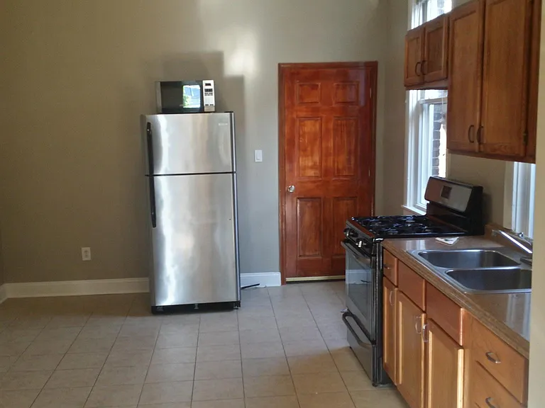 1109 N Wood St #2F — Photo 6