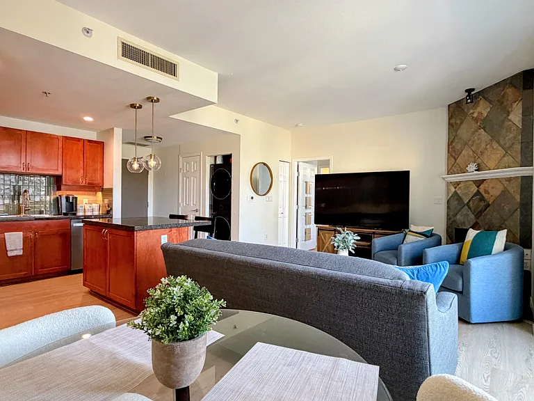 1240 India St #517 — Photo 5