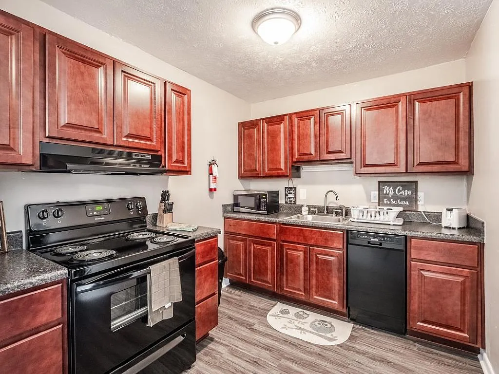 Cypress Pointe Apartments — Photo 2