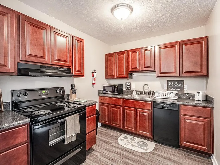 Cypress Pointe Apartments — Photo 2