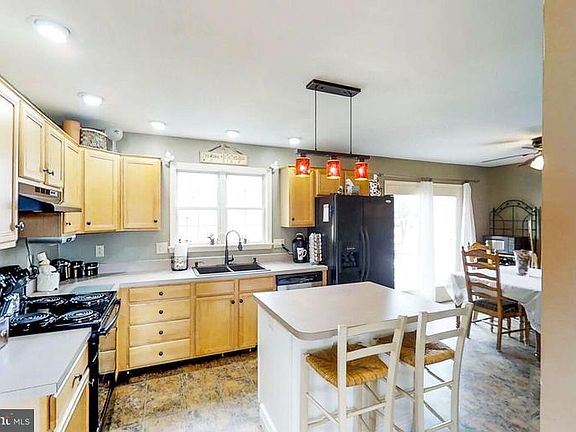 5th image of 444 Tall Cedar Ln