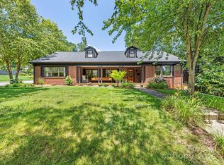 112 8th Ave NW, Hickory, NC 28601