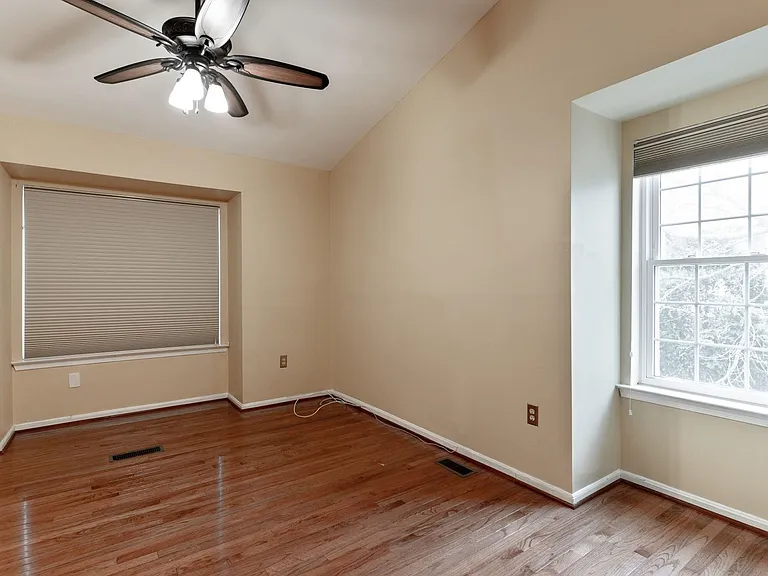 48 Avonshire Ct — Photo 23