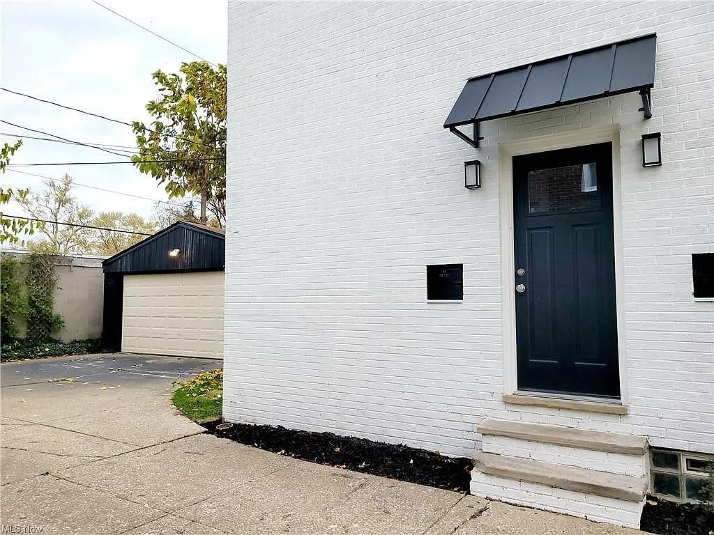Driveway wraps around to a spacious 2 car garage. - Malvern Ave
