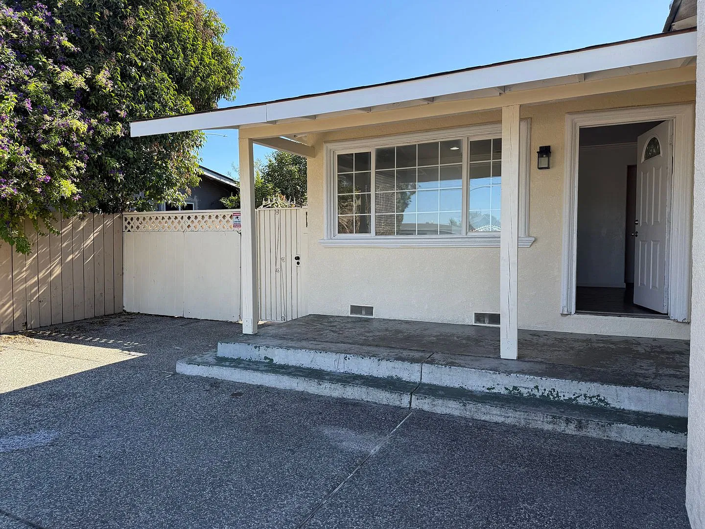Good Neighborhood With Close Proximity To Everything /Freeway Access!! — Photo 2