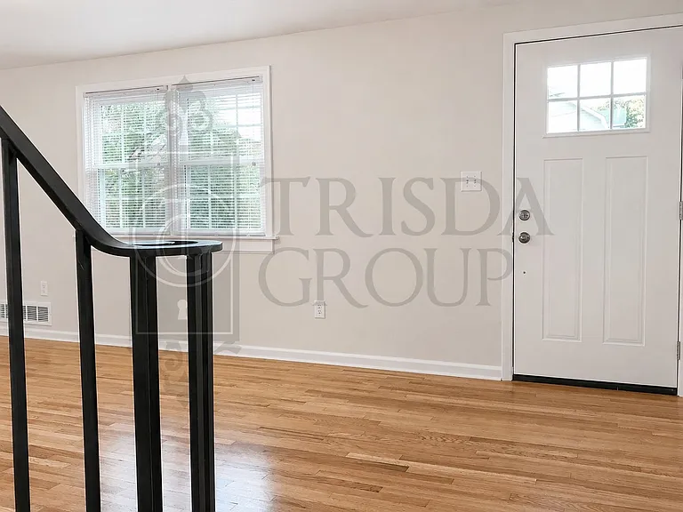 2361 Bensonia Ave — Photo 4